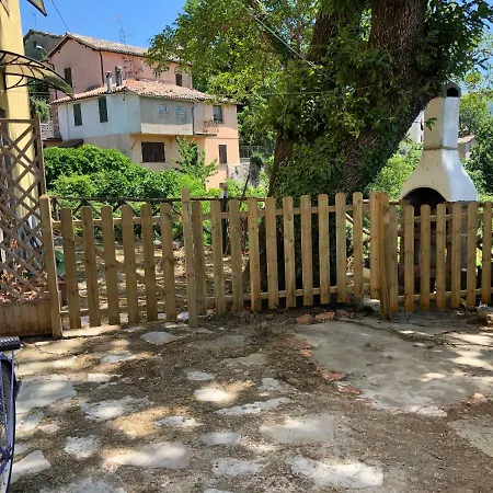 Semesterbostad Casavacanze Ciaspole E Uva Fiastra